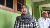 Sekarang sih saya sudah nggak ada (rasa kecewa), sudah ikhlas, sudah nggak marah lagi. Dari pihak saya dan pihak yayasan sudah berdamai, tidak ada perdebatan lagi. Saya harap silaturahmi saya dan yayasan akan berjalan dengan baik, ujar Rabiatul. 