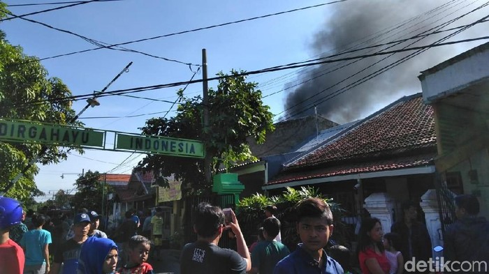 Rumah di Jalan Ikan Mungsing Terbakar, Titik Api dari Lantai 2