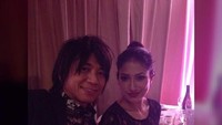 Ditemani Abdee, gitaris Slank. Rahma tampil cantik dan menawan, ketika mereka berdua makan malam bersama. Foto: Instagram @raazharita