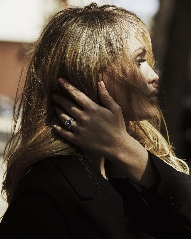 Suatu kehormatan bagiku bisa bekerja dengan brand perhiasan Italia paling ikonik di dunia. Bvlgari selalu identik dengan kreativitas, nilai sejarah, kecantikan dan glamoritas. Saya sangat senang menjadi bagian dari keluarga Bvlgari yang bisa merasakan pengalaman dan sihir mereka secara langsung, ungkap Lady Kitty Spencer tentang perannya sebagai model Bvlgari. Foto: Instagram/@kitty.spencer