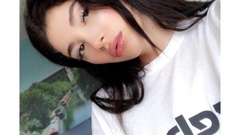 Walau masih berusia muda, ia dipercaya untuk membawakan salah satu lagu tema Piala Dunia 2018. Foto: Instagram/strefie