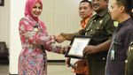 Penampakan Duit Segunung Hasil Korupsi Dana Sepakbola di Jember