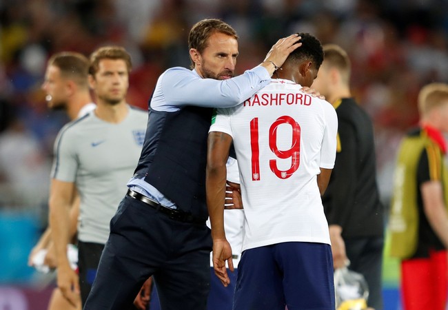 Hal tersebut terungkap setelah Rebekah Vardy, istri penyerang Inggris Jamie Vardy, memuji protokol family first yang diterapkan Southgate. Southgate teryata mendorong para pemain untuk menghabiskan waktu dengan keluarga dan orang tercinta setelah pertandingan. Begitu juga dengan larangan seks sebelum pertandingan yang ditiadakannya. Foto: Lee Smith/Reuters