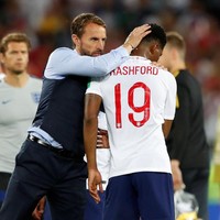 Hal tersebut terungkap setelah Rebekah Vardy, istri penyerang Inggris Jamie Vardy, memuji protokol family first yang diterapkan Southgate. Southgate teryata mendorong para pemain untuk menghabiskan waktu dengan keluarga dan orang tercinta setelah pertandingan. Begitu juga dengan larangan seks sebelum pertandingan yang ditiadakannya. Foto: Lee Smith/Reuters