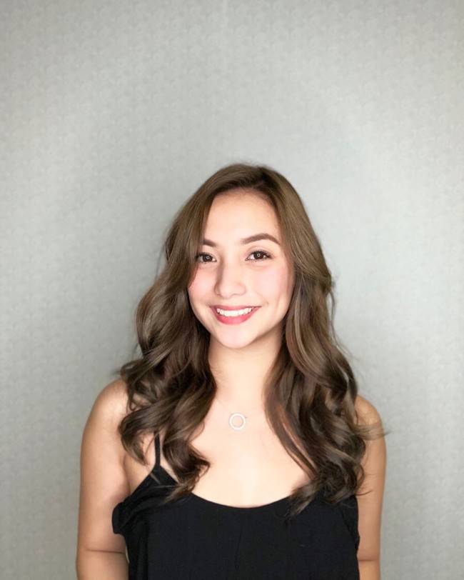 Keesokan harinya aku bangun dan wajahku terasa segar dan lembut seperti bokong bayi. Ketika aku mengecek ponselku, aku melihat foto dia sedang memakaikan produk perawat wajah ketika aku pingsan ungkapnya kepada Buzzfeed. Foto: Instagram shanika silverio