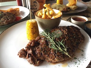 The Cut Grill House: Ada Sirloin HULK Jumbo dan Chicken Breast Mozzarella Enak