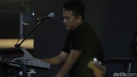 Indra Lesmana Project (ILP) menjadi penutup acara Kumpul ID di Kuningan City, Jakarta Selatan pada Jumat (29/6) malam.