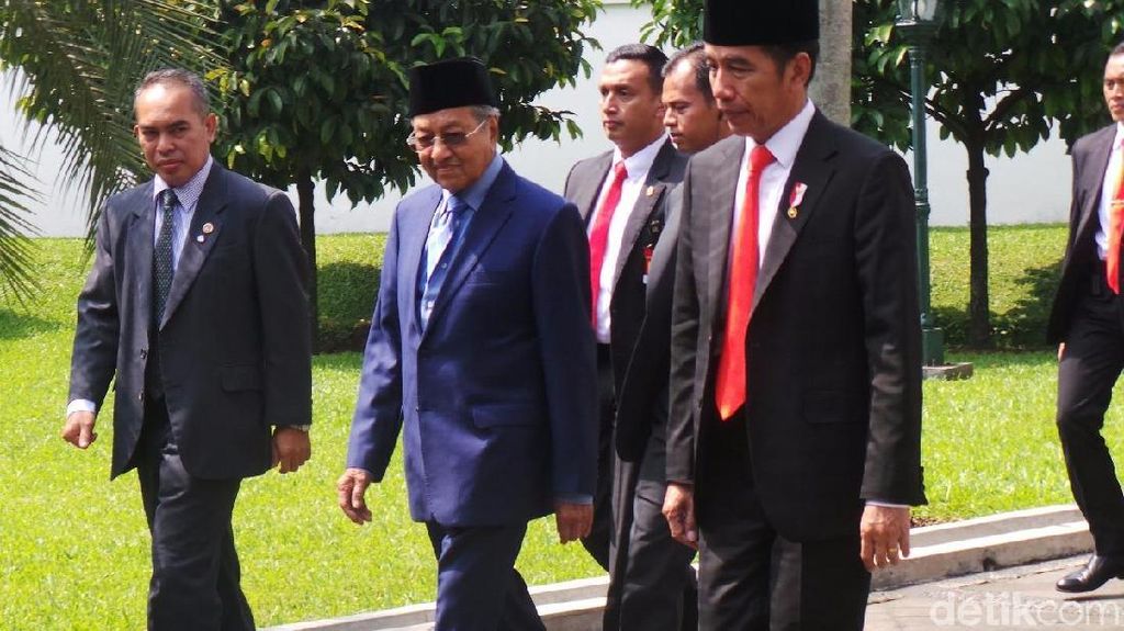 Bantuan-bantuan RI yang Bikin Mahathir Terima Kasih ke Jokowi Bantuan-bantuan RI yang Bikin Mahathir Terima Kasih ke Jokowi