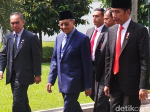 Bantuan-bantuan RI yang Bikin Mahathir Terima Kasih ke Jokowi