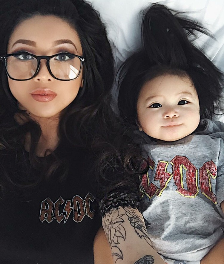 Cute Abis Wefie Ibu dan Anak  yang  Pakai Baju  Kembaran