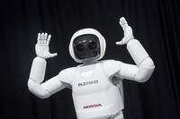 PASADENA, CA - JANUARY 1:  The Honda robot float 