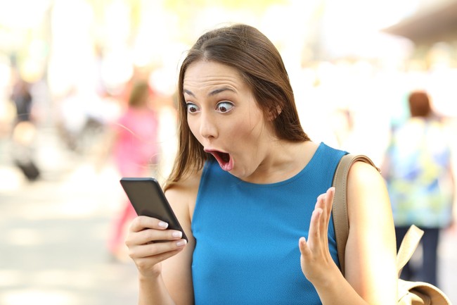 Baru-baru ini pengguna Twitter mendapati bahwa Carla Ramos memang sering berpose dengan ekspresi terkejut untuk foto-foto ilustrasi. Foto: Thinkstock