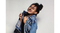 Jefri Nichol dikenal tertutup, terutama soal asmaranya. Beberapa kali, Jefri memang memposting kebersamaan dengan kekasihnya, Shenina Cinnamon namun jika ditanya media soal hal itu, Jefri kerap menghindar. Ini salah satu foto perempuan yang akrab disapa Shena itu. Foto: Instagram Shenina Cinnamon