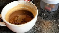 Meskipun hanya mengunggah foto kopinya. Banyak orang yang menyebutkan bahwa kopi dengan campuran minyak kelapa jadi rahasia kebugaran pesepak bola Portugal, Jose Fonte. Foto: Instagram @f6nte