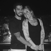 Cinta monyetnya dengan Sofia Balbi itu yang kemudian mengubah hidup Luis Suarez. Dia bertekad menjadi pemain bola sukses demi bisa tinggal di benua yang sama dengan Sofia. Sofia pindah dari Uruguay ke Spanyol pada 2003. Dan impian Luis tercapai ketika dia masuk sebuah klub kecil di Belanda. Kariernya terus menanjak hingga bisa bermain di Liga Inggris bersama Liverpool dan kini bermain untuk Barcelona. Foto: Dok. Instagram