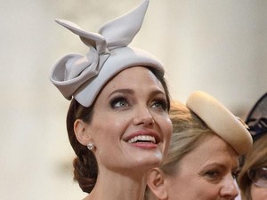 Angelina Jolie Sumbang Rp 16 M untuk Anak-anak Terdampak Virus Corona