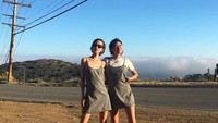 Kalau ini, posenya saat di Malibu, AS. Unik ya gayanya? (i_am_kiko/Instagram)