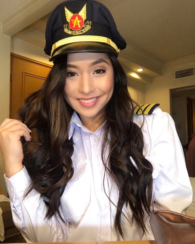 Shanika Silverio adalah wanita asal Filipina yang cukup populer di Instagram. Selain cantik, Shanika dikagumi karena profesinya sebagai pilot. Foto: Instagram shanika silverio