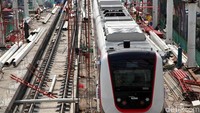 Kereta ringan atau light rail transit (LRT) Jakarta rute Kelapa Gading-Velodrome akan beroperasi tanpa depo. Depo merupakan garasi atau gudang tempat penyimpanan gerbong-gerbong LRT yang bisa digunakan untuk fungsi perawatan atau perbaikan kereta.