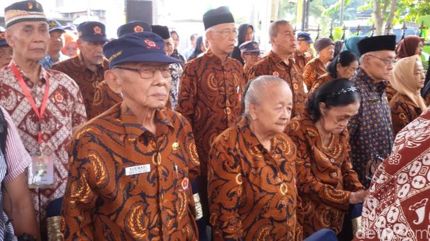 Upacara peringatan Yogya Kembali di Jalan Malioboro, Yogyakarta. 