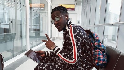 Gaya Mewah Pemain Konyol Belgia Batshuayi Pakai Jaket Gucci Seharga Motor