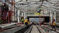 Stasiun depot di Jalan Pegangsaan Dua Kelapa Gading, Stasiun Mal Kelapa Gading, Stasiun Kelapa Gading Boulevard, stasiun Pulomas, Stasiun Pacuan Kuda hingga Stasiun Velodrome di arena balap sepeda Velodrome di Rawamangun, Jakarta Timur.