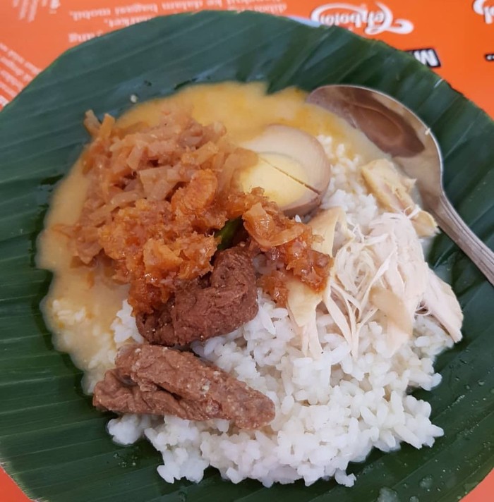 Yuk Sarapan Nasi Ayam Semarang  yang Sedap Mlekoh Ini 