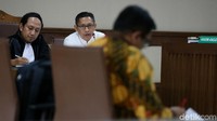 Menurut ahli, apakah boleh orang yang tidak mencuri uang negara dipidana membayar uang pengganti? tanya Anas pada ahli dalam sidang PK di Pengadilan Negeri Jakarta Pusat, Jalan Bungur Besar Raya, Jakarta Pusat, Jumat (29/6/2018).