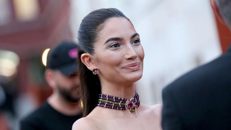 Happy-nya Model Victoria's Secret Lily Aldridge Hamil Anak 