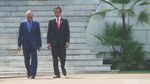 Kebersamaan Jokowi-Mahathir: Akrab Berbincang hingga Tanam Pohon