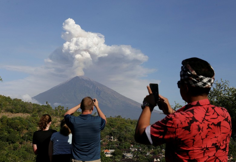 Letusan Gunung Agung. Foto: Reuters Letusan Gunung Agung. Foto: Reuters