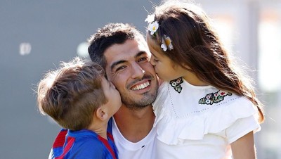 Foto: Sisi Lain Striker Ganteng Uruguay Luis Suarez yang Bikin Hati Meleleh
