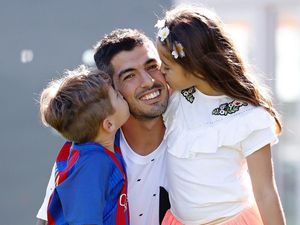 Foto: Sisi Lain Striker Ganteng Uruguay Luis Suarez yang Bikin Hati Meleleh