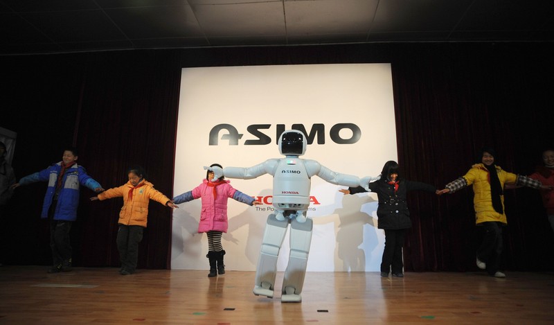 PASADENA, CA - JANUARY 1:  The Honda robot float 