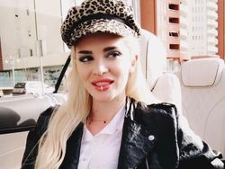 Kecantikan Sang Pelantun Piala Dunia 2018 Pukau Netizen