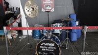 Nah, ini drum set dari Echa Soemantri.