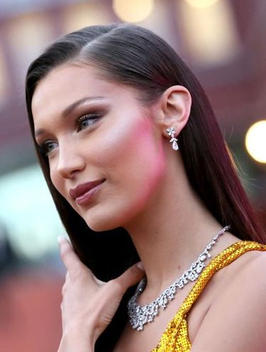 Bella Hadid juga anti operasi plastik. 