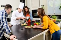 Mau Mahir Memasak? Ikut Saja 5 Kursus Memasak Untuk Pemula di Sini