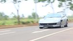 Ngebut Bareng Mobil Empat Kursi Bermesin V8 Pertama di RI