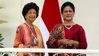 Begini potret keakraban Ibu Negara Iriana dan Siti Hasmah di Istana Bogor, Jumat (29/6/2018).