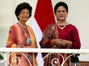 Suasana Hangat Ibu Negara Iriana dan Siti Hasmah