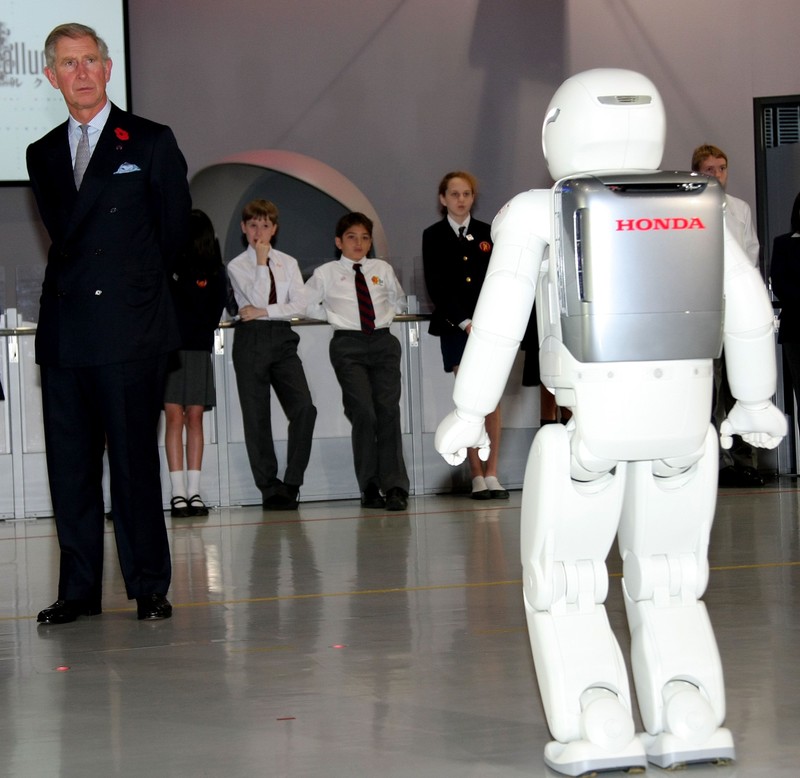 PASADENA, CA - JANUARY 1:  The Honda robot float 