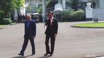 Kebersamaan Jokowi-Mahathir: Akrab Berbincang hingga Tanam Pohon