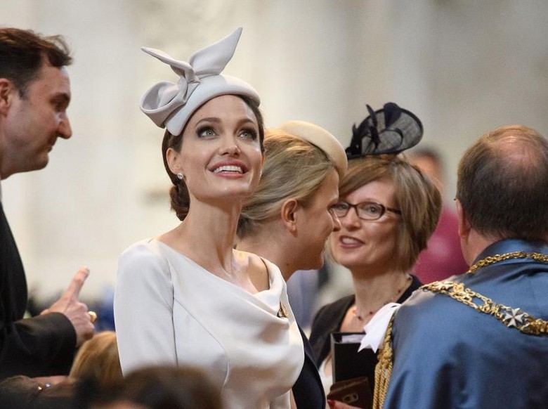 Angelina Jolie Mulai Kesepian Tanpa Brad Pitt Angelina Jolie Mulai Kesepian Tanpa Brad Pitt