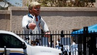 Meskipun akhirnya Trump menyetujui untuk menghentikan aksi separatis yang memisahkan keluarga para imigran itu, warga Amerika menganggap sikap Trump hanya untuk meredam emosi warga Amerika. Trump dianggap tak benar-benar ingin menyetujui kebijakan politik yang berkaitan dengan imigran ilegal itu. Leah Millis/Ruters.