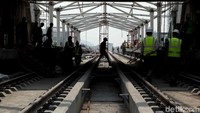 Diperkirakan stasiun ini sudah bisa digunakan pada Agustus mendatang.