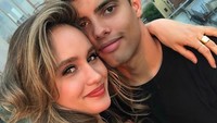 Momen mesra Cinta Laura dan Frank Garcia, sang pacar. Foto: Instagram Frank Garcia