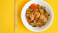 Satu lagi makanan favorit Ahok dari daerah asalnya, mie goreng seafood. Paduan mie dengan aneka seafood yang kenyal gurih memang nikmat. Foto: iStock