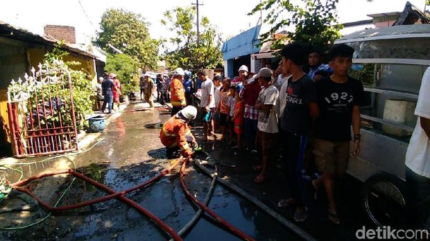 Petugas PMK berhasil padamkan api/