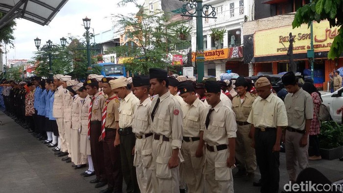 Khidmatnya Warga Kota Gudeg Peringati Yogya Kembali di Malioboro